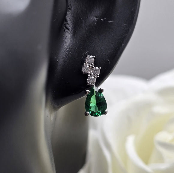 ♥️ CLUSTER STERLING SILVER STUD EARRINGS - Picture 3 of 5